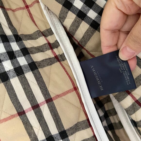 Burberry Constance Women’s White Quilted Jacket w/ Signature Plaid Lining – Size - Picture 5 of 10